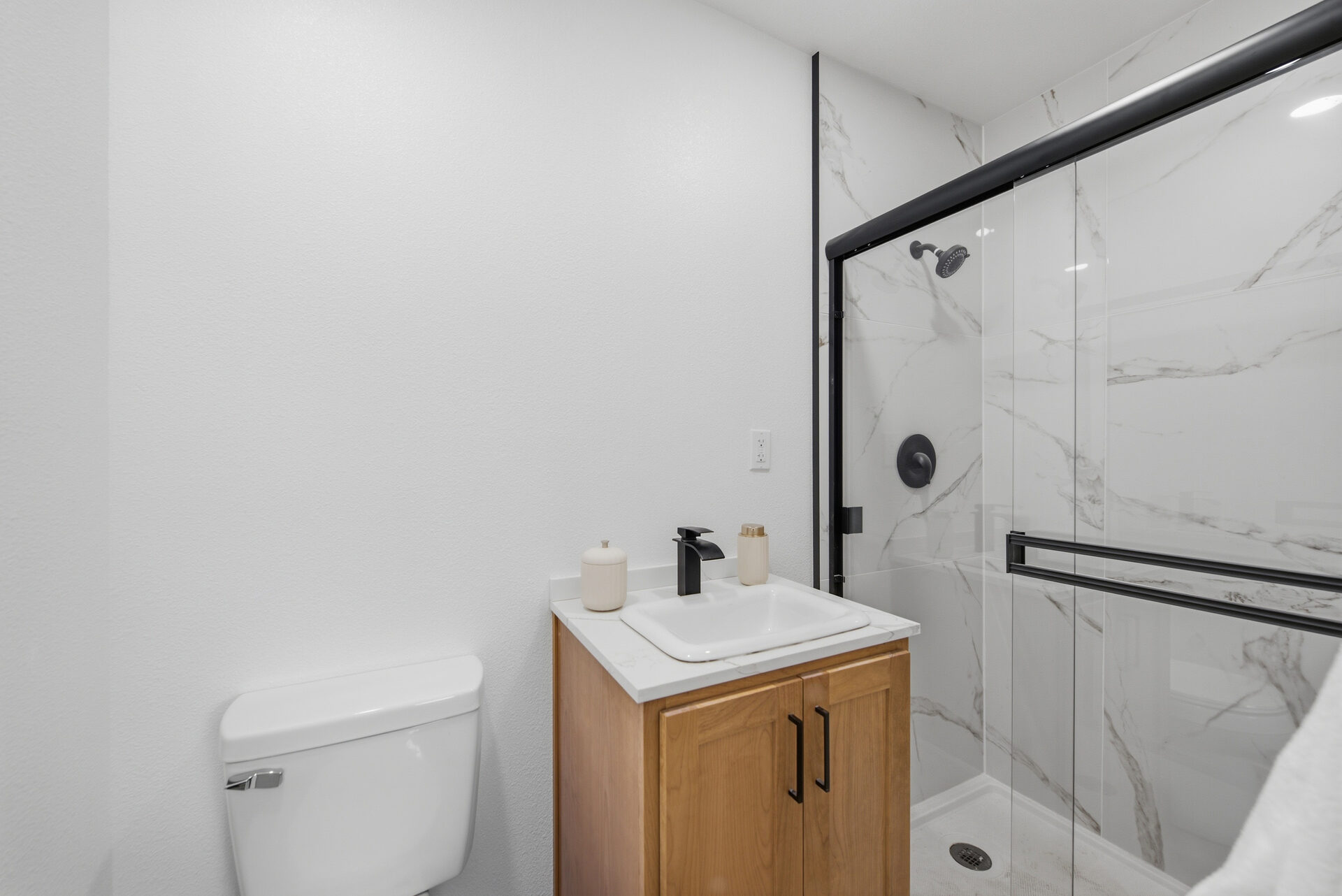Three-quarter bath with walk-in tile shower